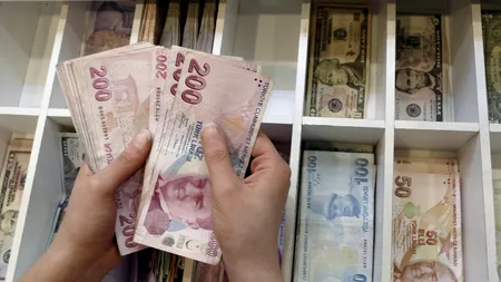 În Turcia: Ce li se întâmplă investitorilor care cumpără sume mari de valută