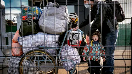 Sute de orfani din Ucraina refugiați în Polonia, Israel, România. Copii ucraineni bolnavi de cancer, tratați la Torino