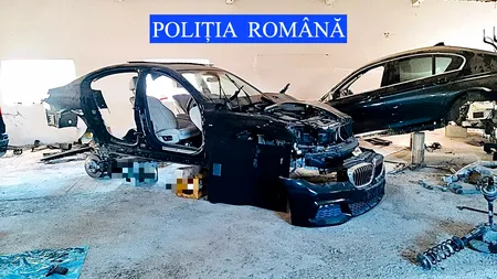 Percheziţii şi reţineri în Neamț, într-un dosar privind furtul unui autoturism de lux din Marea Britanie FOTO