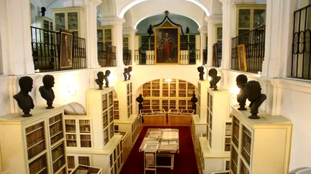 O bibliotecă din România adăpostește o comoară literară cu incunabule rare și manuscrise de patrimoniu