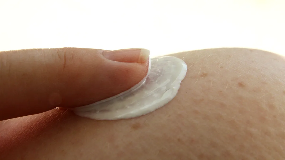 Crema cu protecție solară, extrem de periculoasă. Specialiștii trag un semnal de alarmă în 2021