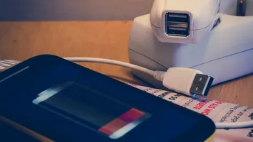 Portul USB, mult mai mult decât o sursă de energie: cinci funcții ascunse care îți transformă telefonul într-un gadget inteligent