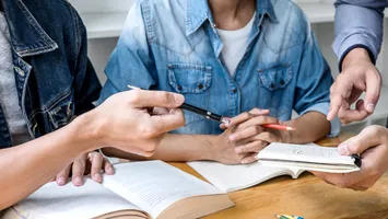 Campus verde, responsabilitate nota 10. Salubrizare Sector 5 adresează un mesaj studenților la început de an universitar