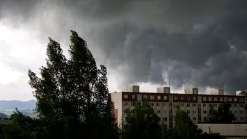 Cod galben de vânt și ploi, emis de ANM. Jumătate din țară vizată de vreme rea