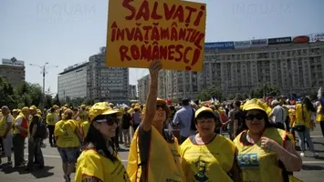 Prima zi de școală transformată în tribună sindicală – cine plătește prețul?