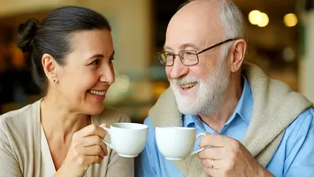 Patru cafele pe zi: aliatul anti-fragilitate la vârsta a treia