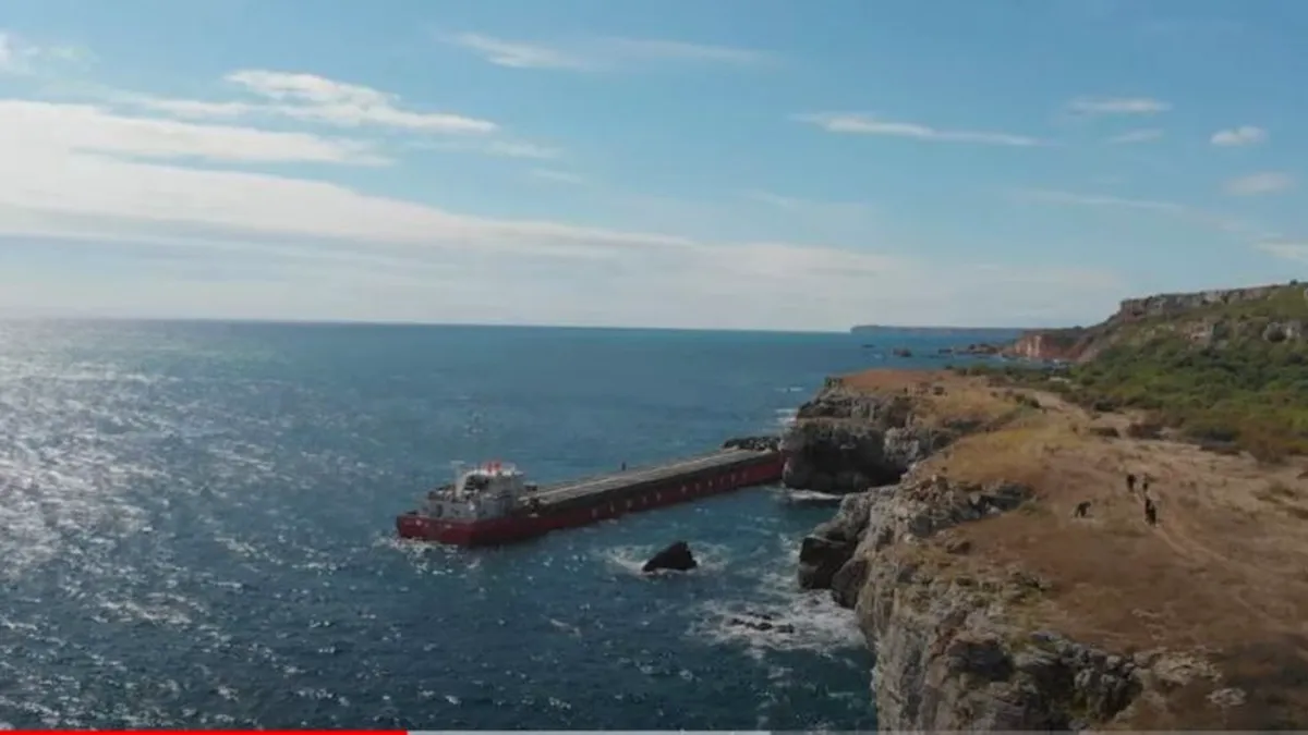 Poluare gravă în Marea Neagră! O navă încărcată cu 3.000 de tone de îngrășăminte chimice a eșuat în spațiul bulgar VIDEO