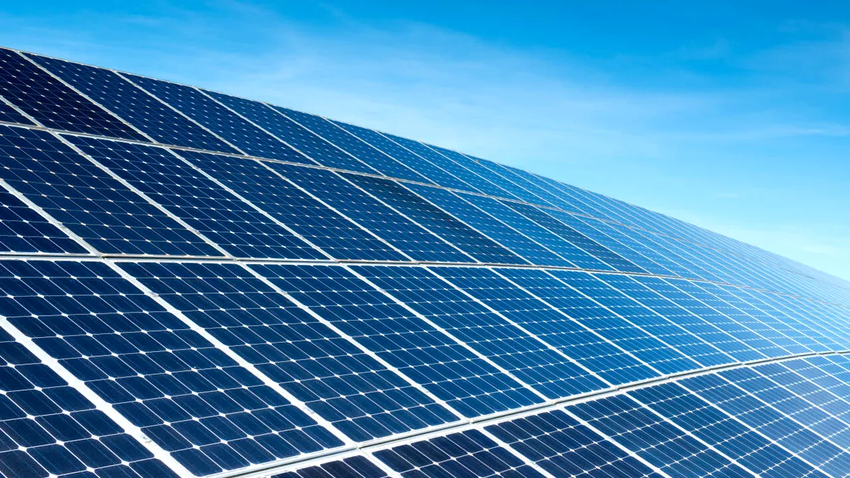 Fotovoltaicul, frate bun cu vinul! Fermă solară a statului român, amplasată strategic lângă viile de la Valea Călugărească