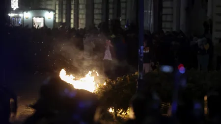 Primele rețineri după protestele violente din Capitală. Trei susținători ai lui Georgescu, audiați