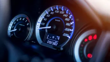 Ce mărci auto au kilometrajul cel mai des falsificat în România (Studiu)