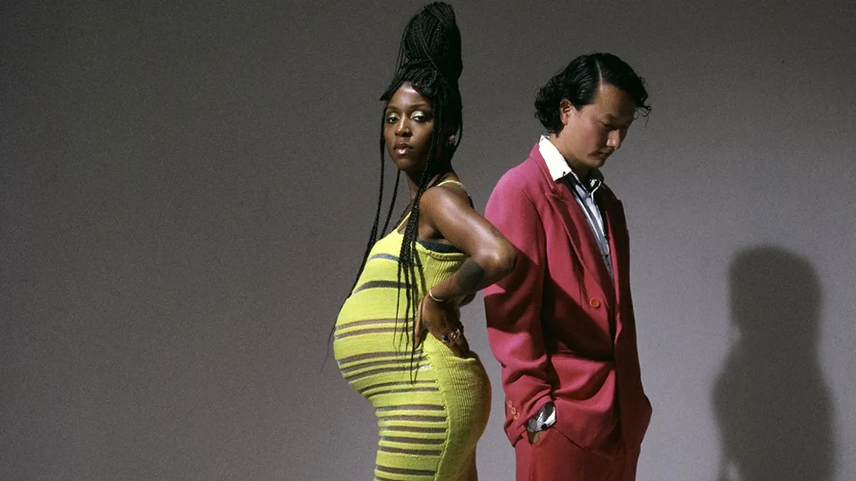 Cutiuță muzicală: Charlotte Adigéry sau muzica viitorului care râde în fața lumii