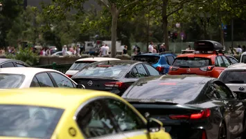 Primarul Capitalei propune restricții pentru autovehiculele de aprovizionare, curierat și salubrizare în orele de vârf