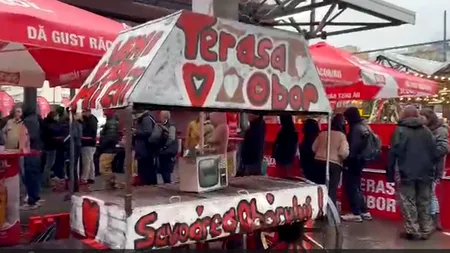 Veni, Vidi, Micii: Cum au sărbătorit bucureștenii votul cu muștar și bere, pe ploaie, în Piața Obor