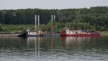 Operațiunea de pe Dunăre întârzie. Scufundarea barjelor amânată pentru joi. Reactorul 2 depinde de succesul intervenției