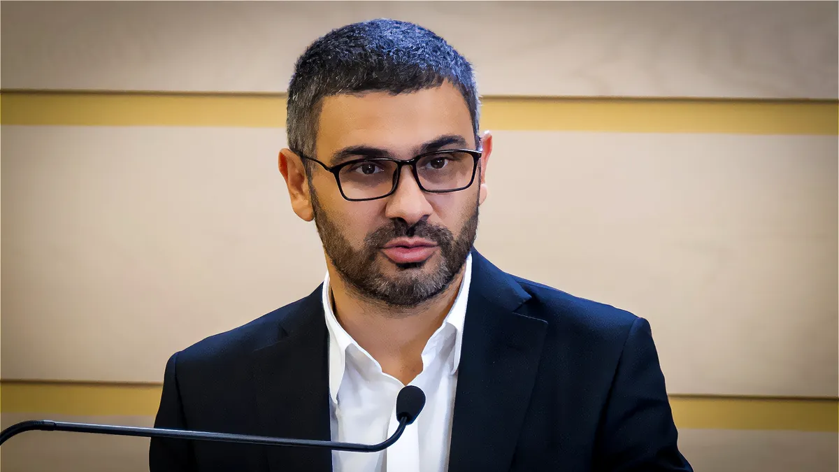 Pensiile peste 3.000 de lei vor fi impozitate doar parțial. Ministrul Muncii, totul despre noua taxă