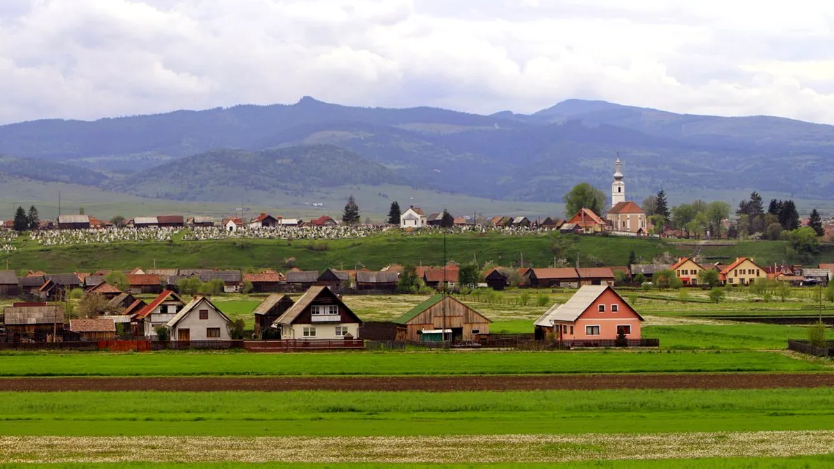 Reprezentanţi ai peste 60 de primării, firme şi ONG-uri participă la Forumul Smart Village