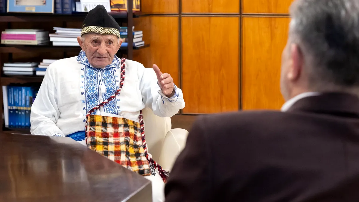 Ciolacu l-a primit la Guvern pe ”tăranul sărac” din Vrancea: Nimeni nu mănâncă cu două linguri