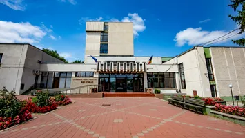 Facultatea din România unde toţi sunt rude: soți și soții, tați și copii. Tablou de familie cu profesori, noră, nepoată, fiu