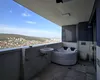 Noua modă: toaletă pe balcon. Apartamentul din Cluj care a făcut furori pe internet, liber pentru închiriere în perioada festivalului UNTOLD (VIDEO)