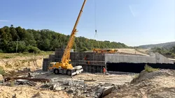 Mobilizare bună pe veriga lipsă din autostrada Sibiu – Nădlac II. UMB are 800 de muncitori pe șantierul cu „tunelurile pentru urși“
