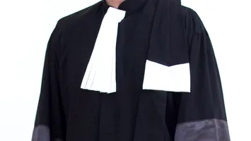 Avocat celebru din Capitală, ameninţat cu bătaia şi incendierea autoturismului. O femeie şi un bărbat, reţinuţi de procurori