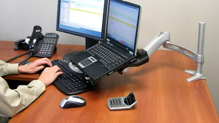 Studiu: Companiile din industria serviciilor de business vor rămâne în modul de lucru hibrid birou-acasă și după pandemie