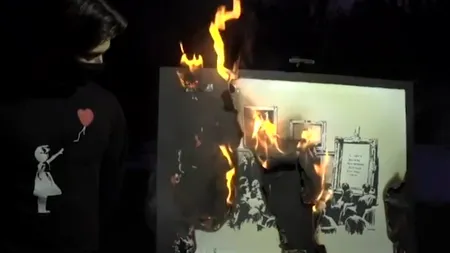 Controverse pe un Banksy original, ars şi distrus „în direct” (VIDEO)