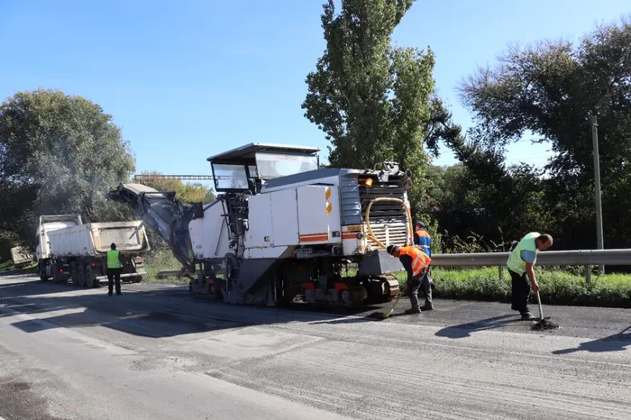 Firmele de construcții din Neamț care, ani de zile, au fost protejate și racordate la banii publici de baronul PSD din Neamț, Ionel Arsene, au obținut și contractul de 113 milioane lei pentru modernizarea Drumului de Centură al Galaţiului,