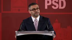Țuică de cinci litri, spumant și pachete în mașina de serviciu. Florin Manole cere schimbarea de urgență a șefului Inspecției Muncii