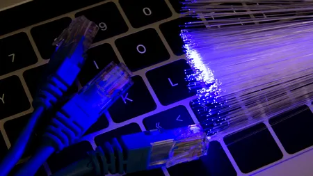 Europa pierde ritmul investițiilor în telecomunicații. Milioane de oameni ar putea rămâne fără fibră optică