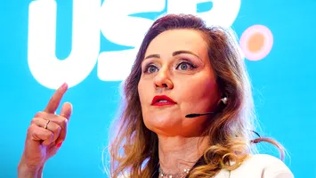 Elena Lasconi îi cere președintelui Iohannis desecretizarea informațiilor despre influența Rusiei: „E vorba de implicațiile fostului KGB”