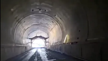 Incursiune în primul tunel forat pentru o autostradă din România. Se vede luminița de la capăt! (VIDEO)
