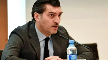 Georgia: fostul fotbalist Mikheil Kavelashvili preia Președinția în mijlocul protestelor pro-UE