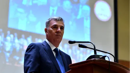 Fost președinte al Camerei Deputaților, achitat definitiv pentru trafic de influență. Anterior fusese condamnat la închisoare