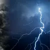 Vremea se răcește brusc în Capitală: meteorologii anunță averse și posibile fulgere duminică