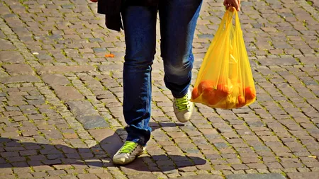 De la 1 ianuarie se interzic ambalajele din plastic pentru fructe şi legume!