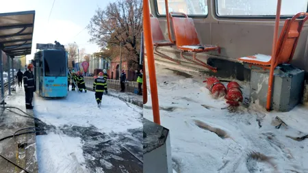 Un tramvai a luat foc în zona Eroii Revoluției. Pompierii intervin la fața locului