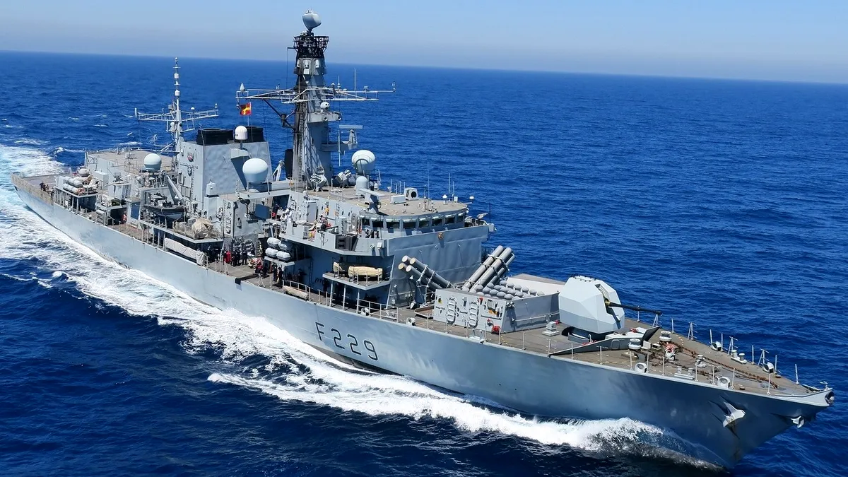 Lovitură grea pentru traficanți: un vas britanic a capturat 3,7 tone de stupefiante în Oceanul Indian
