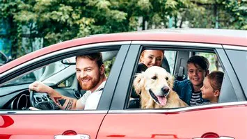 Pleci în vacanță cu mașina? Unde sunt cei mai scumpi și cei mai ieftini carburanți