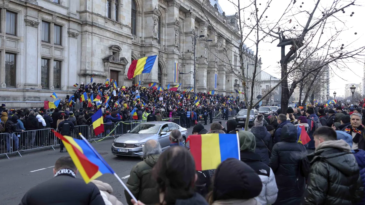 Instigare la revoltă: Proteste și amenințări în fața Curții de Apel București în sprijinul lui Călin Georgescu