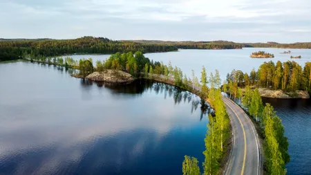 De ce este numită Finlanda ţara celor o mie de lacuri?