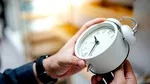 Ora de vară 2026: Când se schimbă ora în România și povestea fascinantă a „timpului economisit”