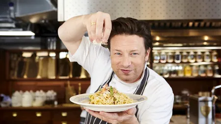 Celebrul bucătar Jamie Oliver, nevoit să retragă o carte de bucate, după un scandal uriaș (Video)