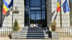 Cifrele care le strică moțiunea: deficitul scade, investițiile merg, iar apocalipsa economică mai așteaptă