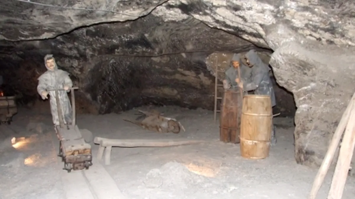 S-a prăbușit una dintre cele mai vechi mine de sare din România. Evacuări și restricții de circulație