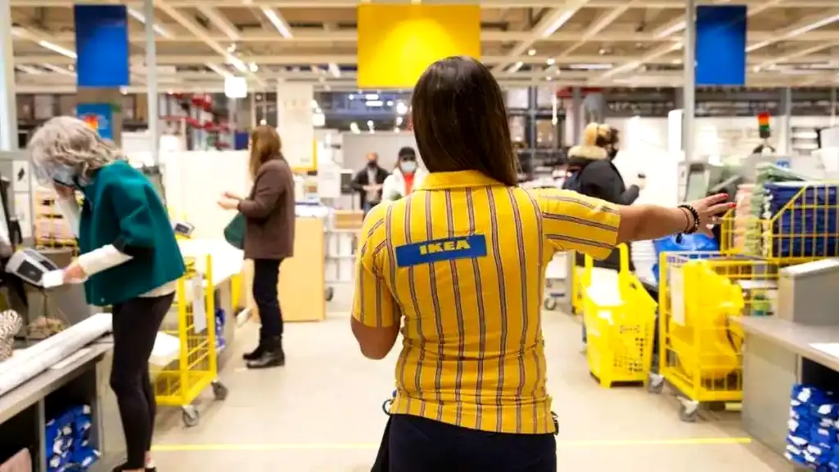 IKEA își vinde din fabrici!