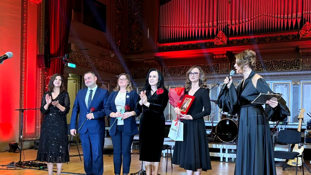 Simona Bucura-Oprescu îi îndeamnă pe tineri să lucreze în domeniul asistenței sociale: „Suferința este adesea invizibilă, dar dumneavoastră alegeți să o vedeți”