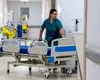 A refuzat tratamentul pentru cancer, din cauza mamei care credea în teorii conspiraționiste