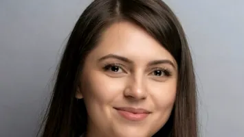 O nouă apropiată PNL intră în cercul de putere al lui Bolojan. Ana-Smărăndița Irina, numită director de cabinet al premierului, cu rang de secretar de stat