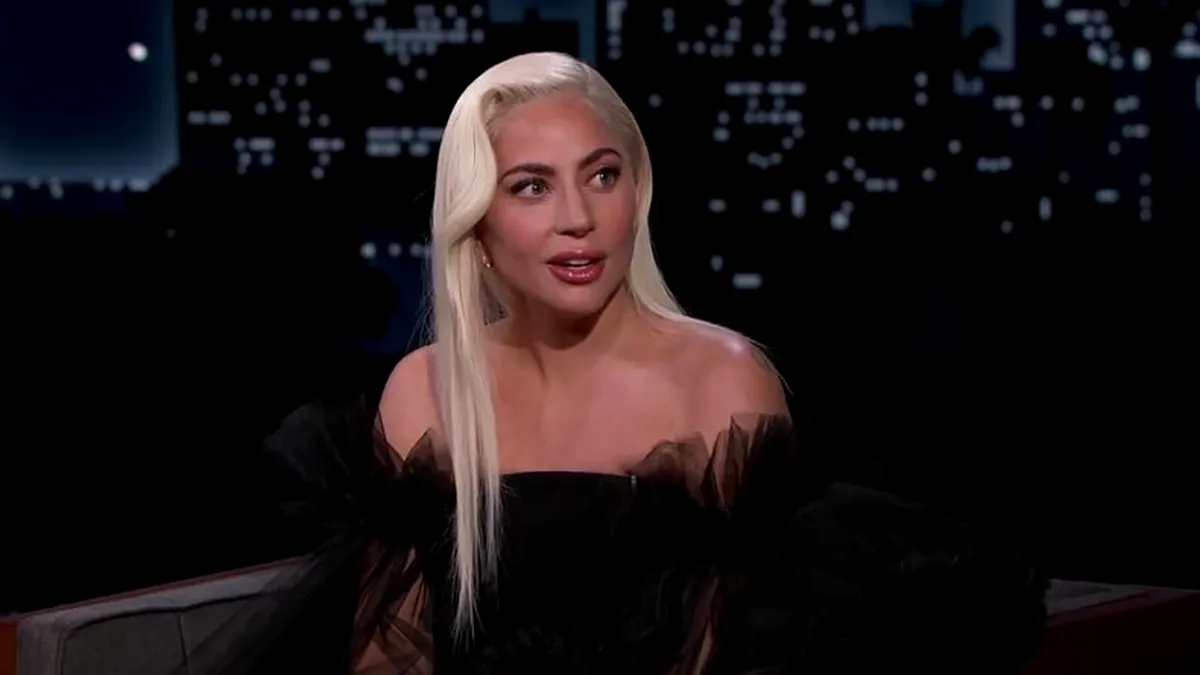 Lady Gaga uimește din nou (VIDEO)
